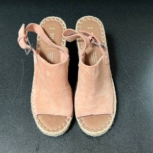 New - never worn Tom’s espadrille wedges - pink